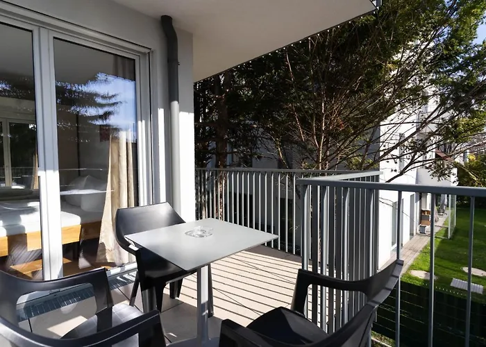 Apartment Luxurious With Big Balcony Near Center *