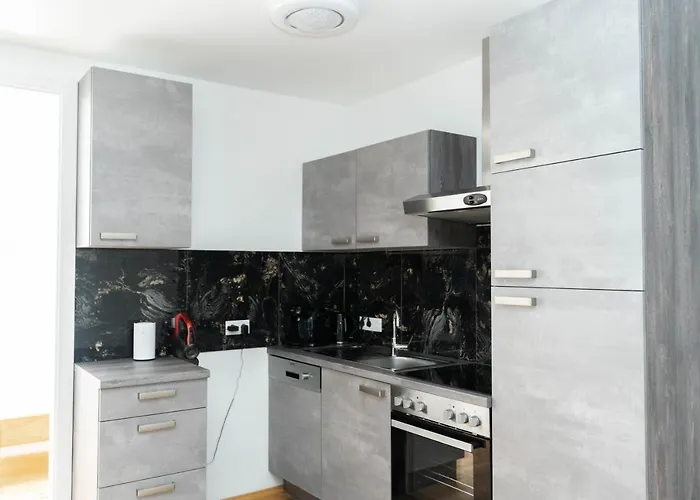 דירה Luxurious With Big Balcony Near Center וינה